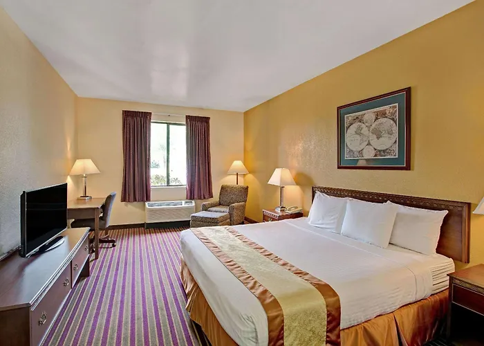Days Inn & Suites By Wyndham Hickory